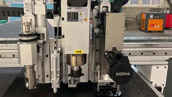 高 400 ワット CNC 振動ナイフ切断機折り目ホイール付き/ポリウレタン PU 用マークペン/ゴム/PVC 床/EVA フォーム/カーボンボックス 1600*3000mm